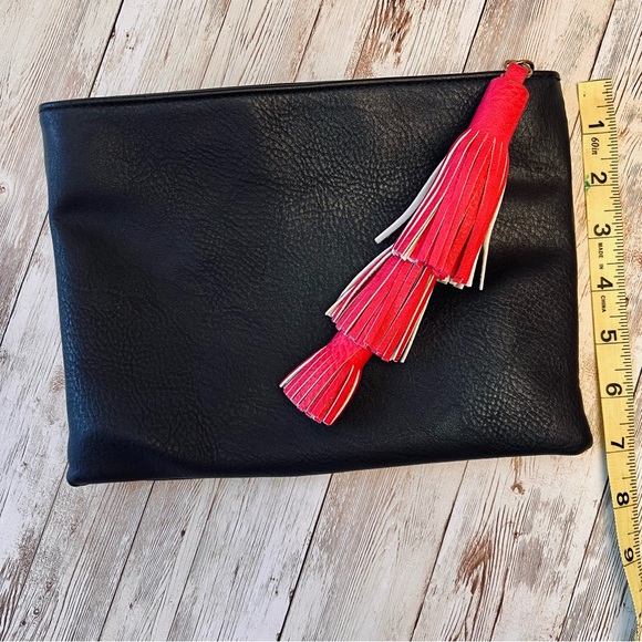 Black zip clutch w/ pink tassel NWOT - Picture 2 of 10